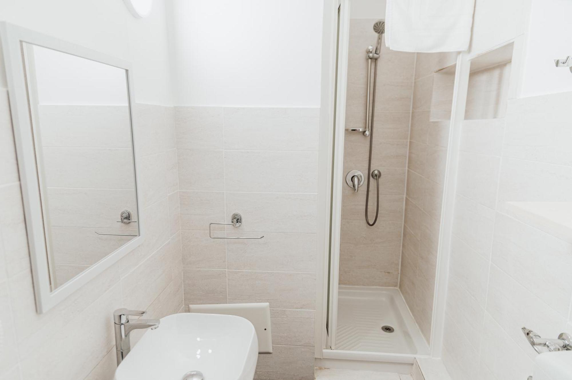 Economy Triple Room,1578877661:JPEG